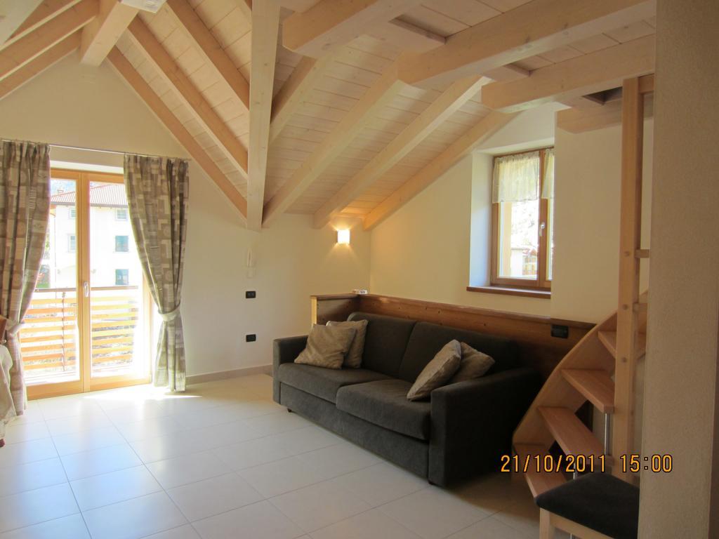 Appartamento Clelia Pellizzano Zimmer foto